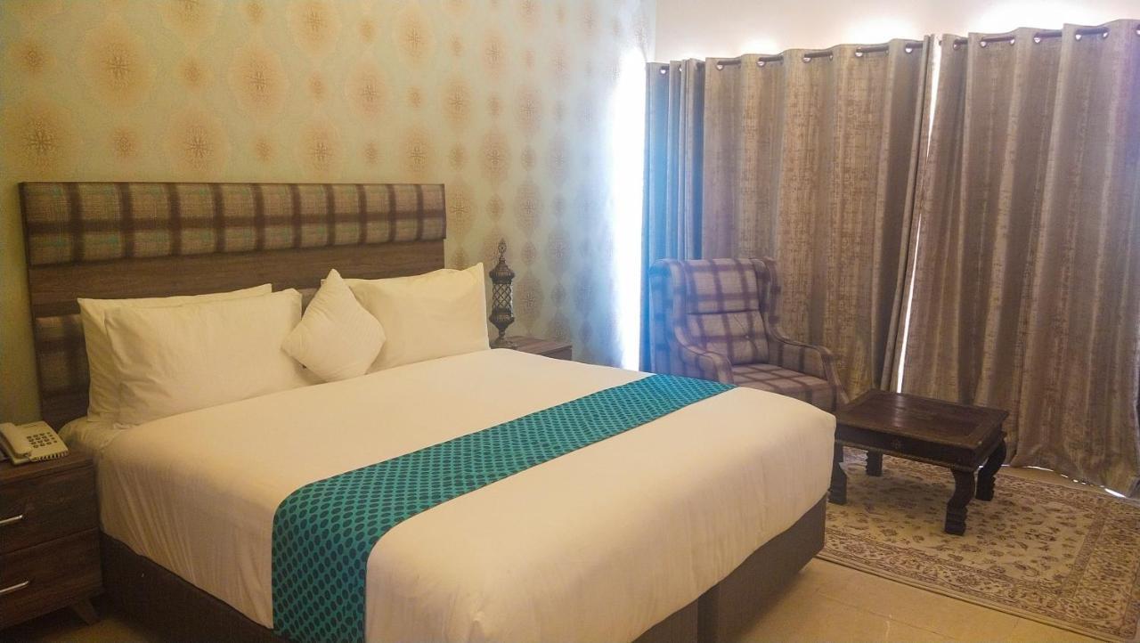 Deluxe Zimmer mit Kingsize-Bett mit Meerblick