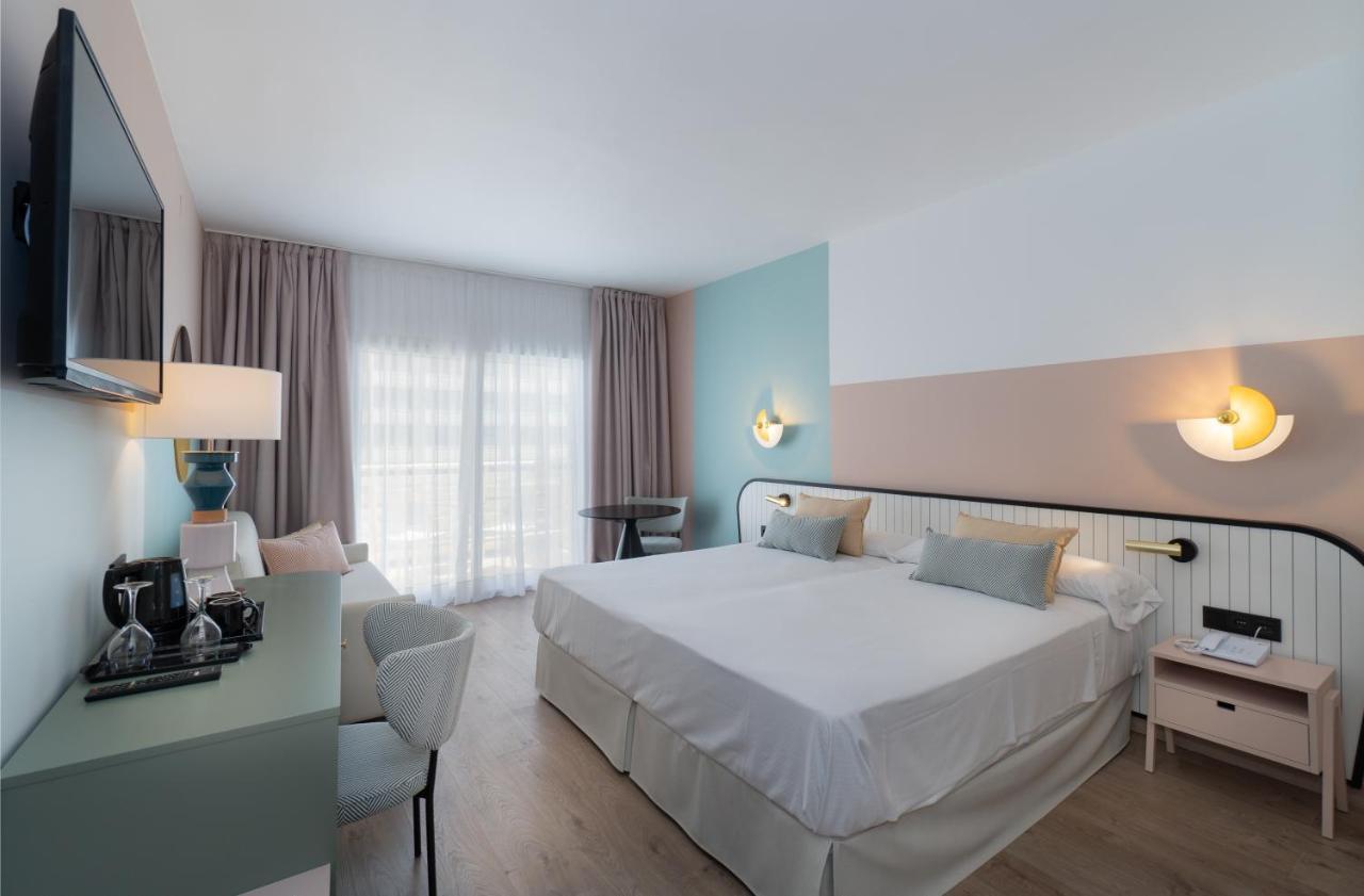 Superior Club Zimmer mit Poolblick (2 Erwachsene)