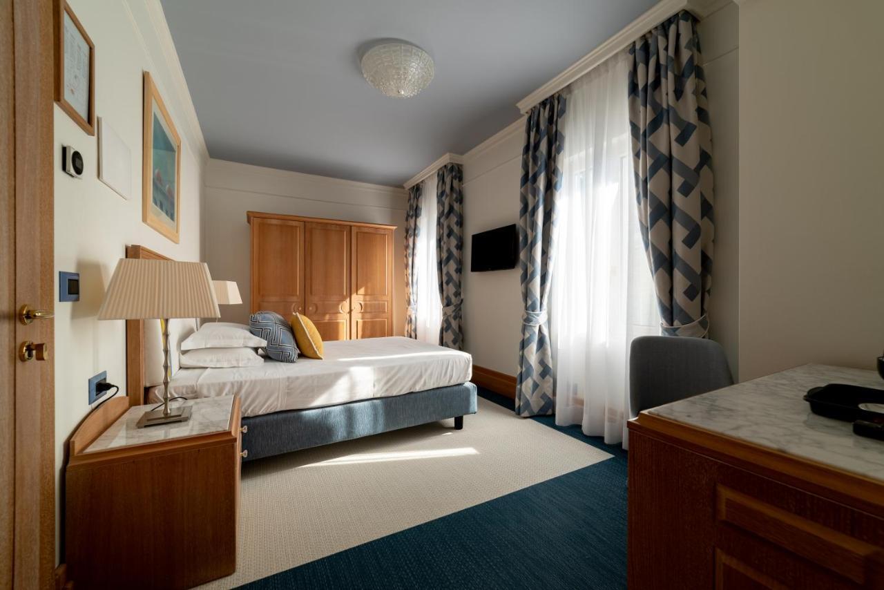 Deluxe Single Room,779614686:JPEG