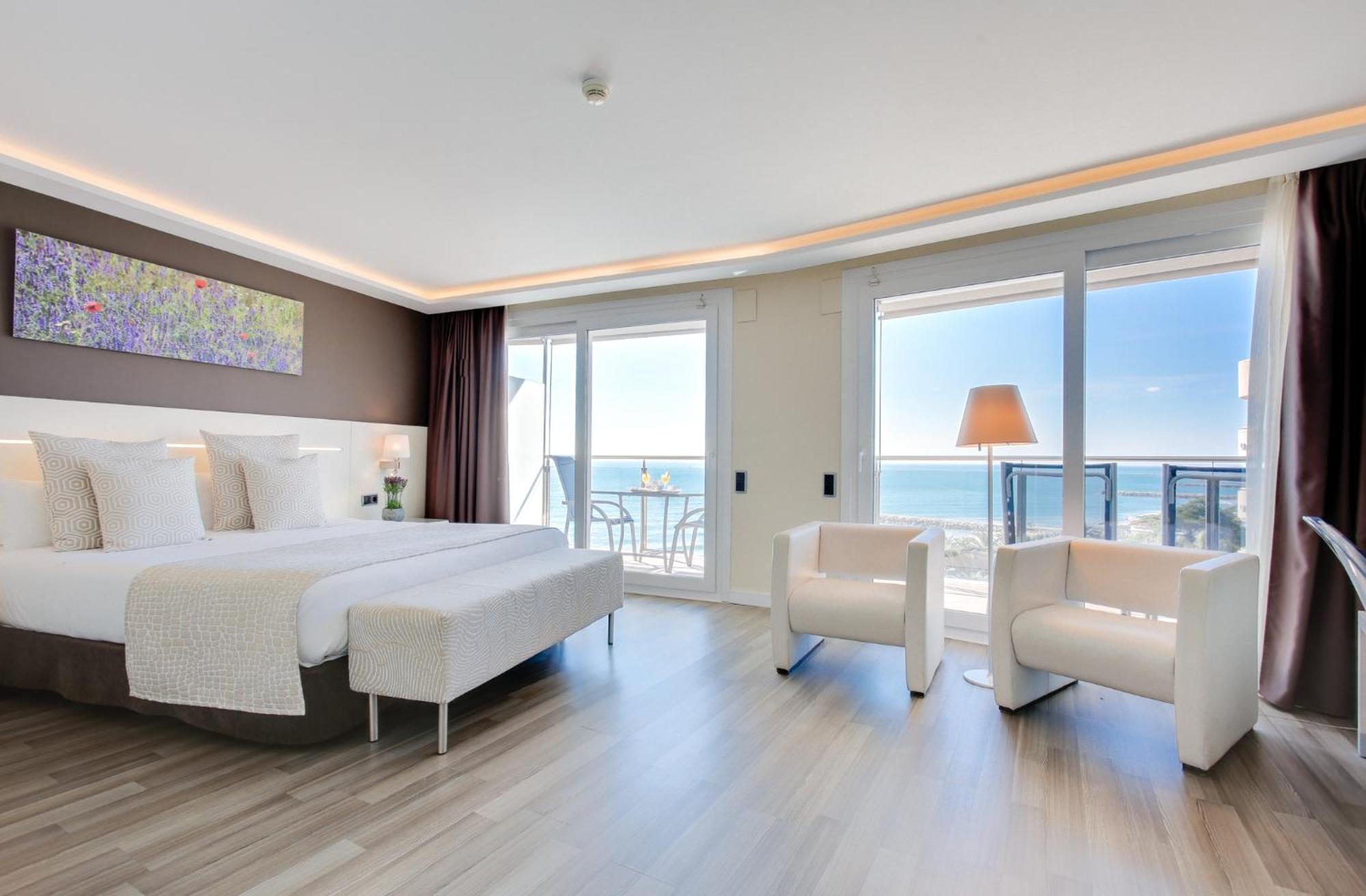 Junior Suite mit seitlichem Meerblick (2 Erwachsene)