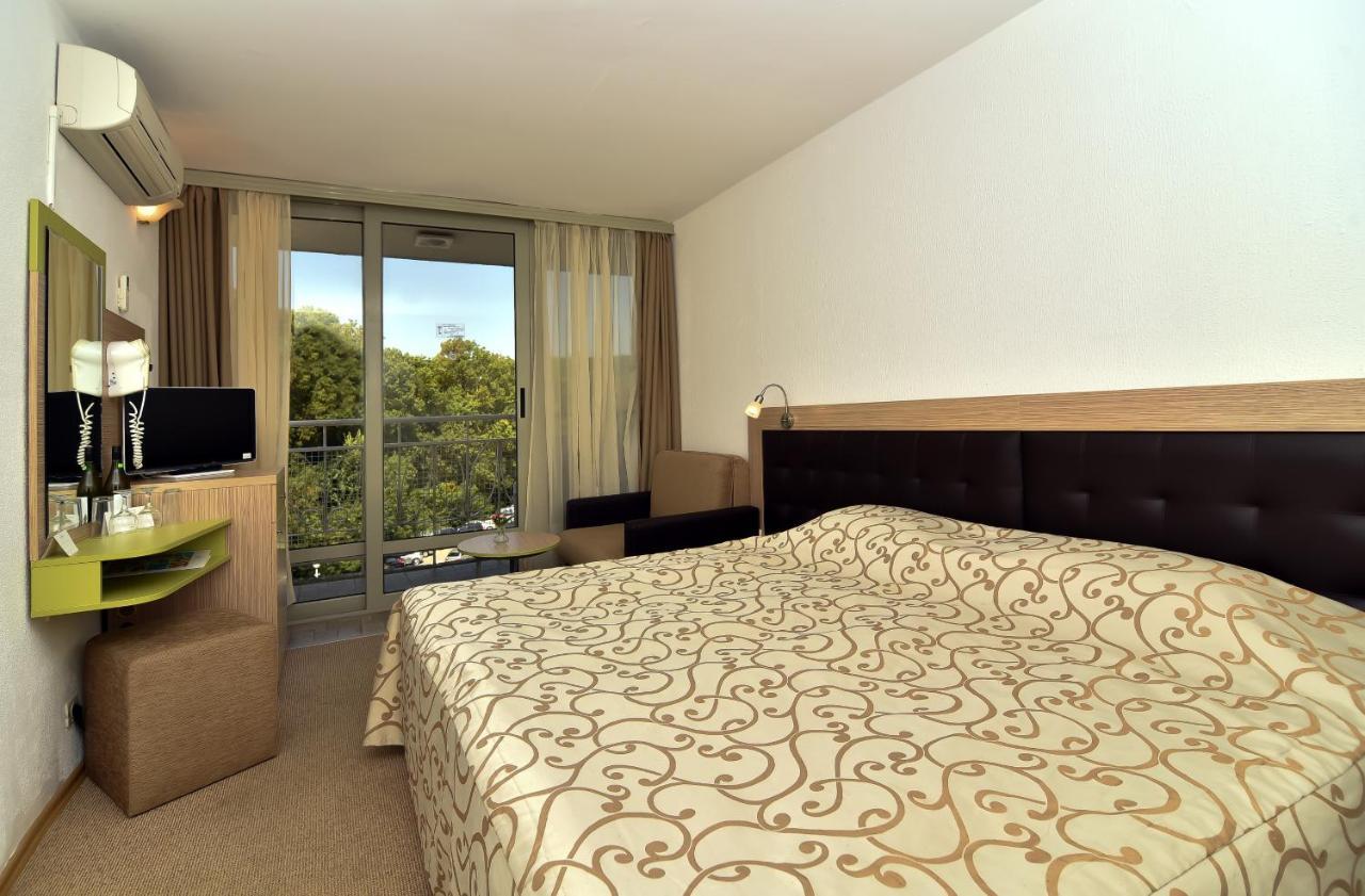 Zweibettzimmer mit Parkblick