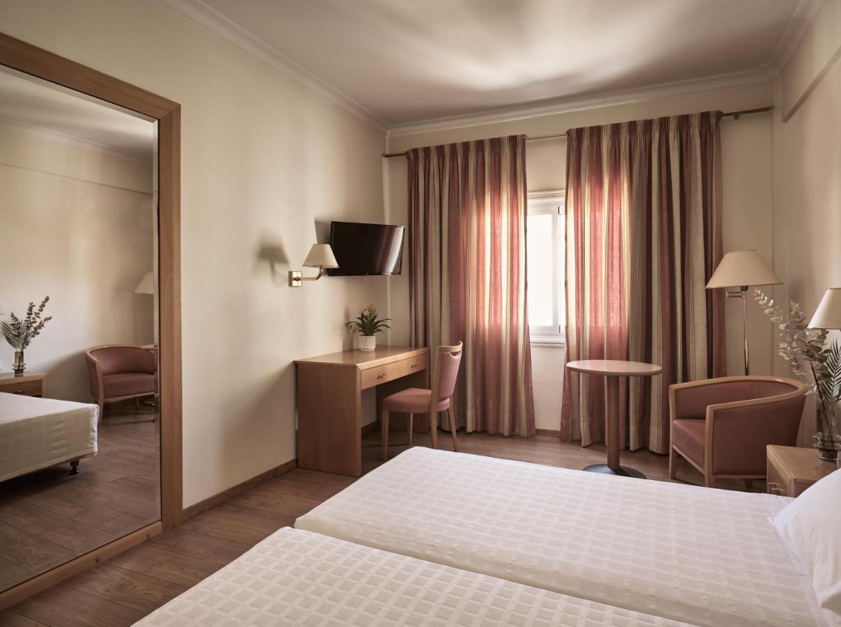 Classic Doppel- oder Zweibettzimmer mit Fenster und Stadtblick