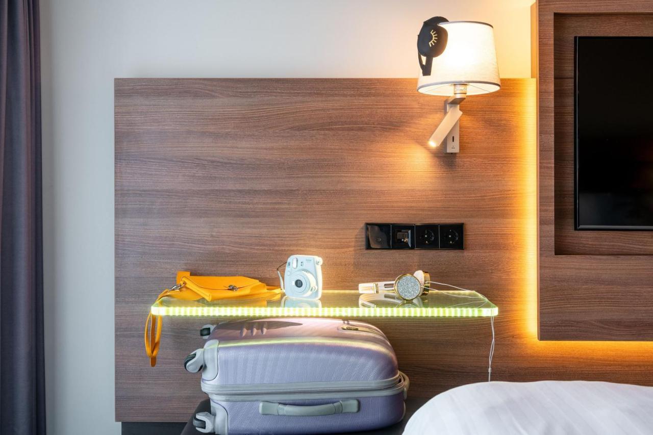 Doppelzimmer Moxy Sleeper mit Queensize-Bett