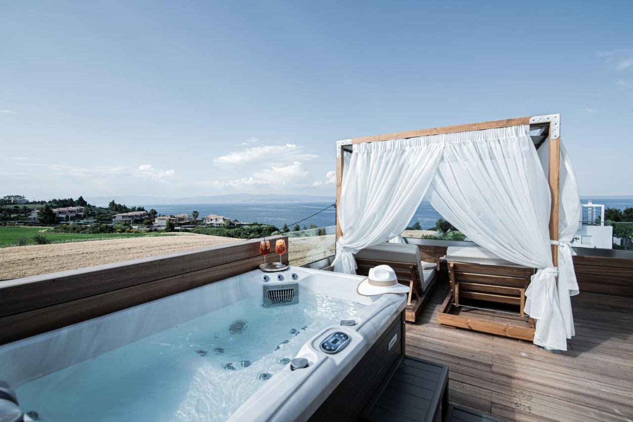 Suite Hot Tub,1299126148:JPEG