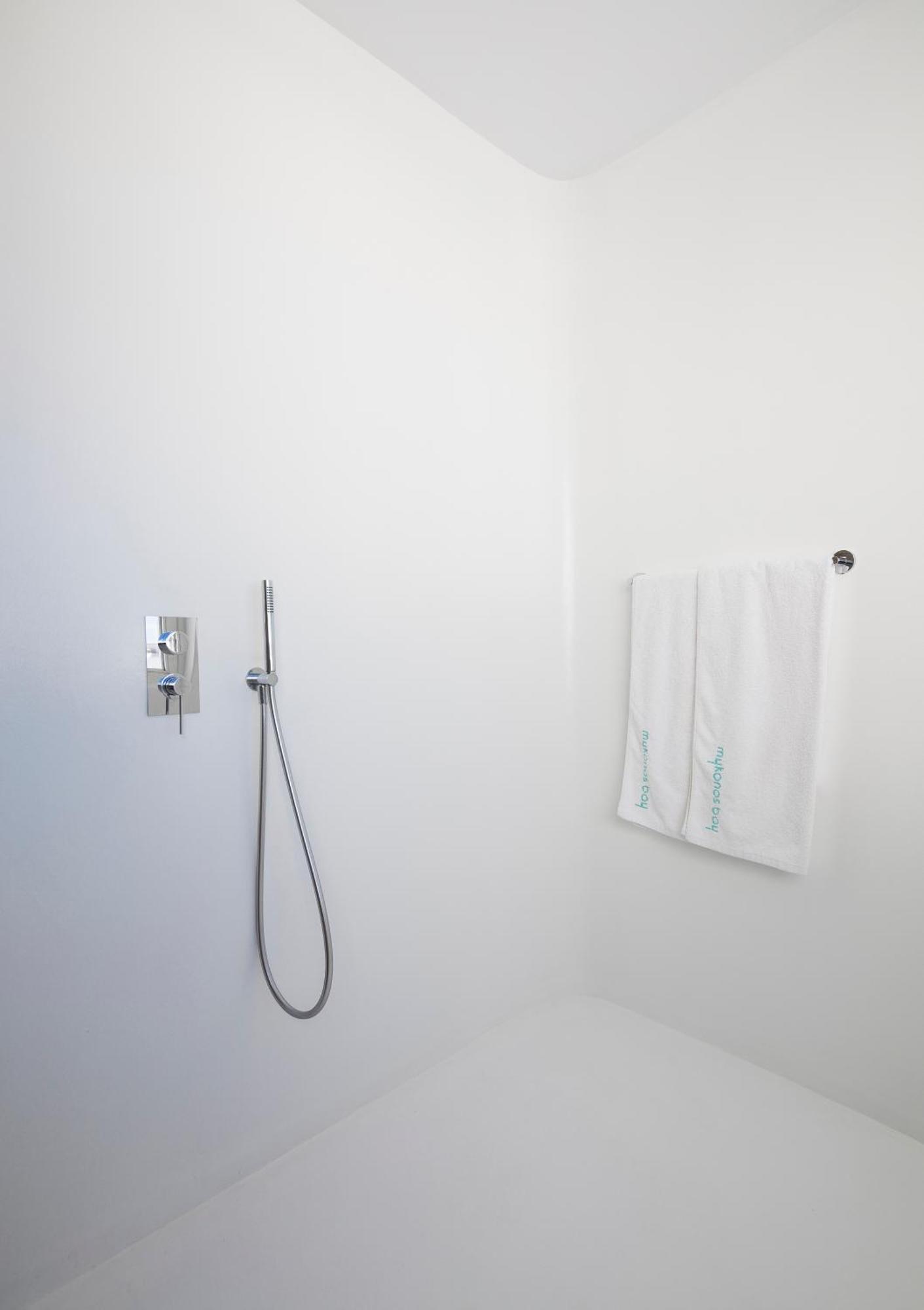Deluxe Doppelzimmer mit Whirlpool im Freien und teilweisem Meerblick
