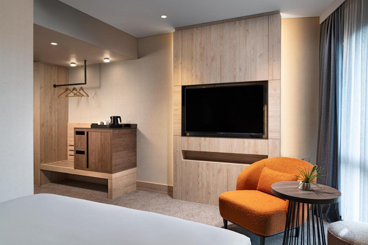 Premium Queen Room Accessible