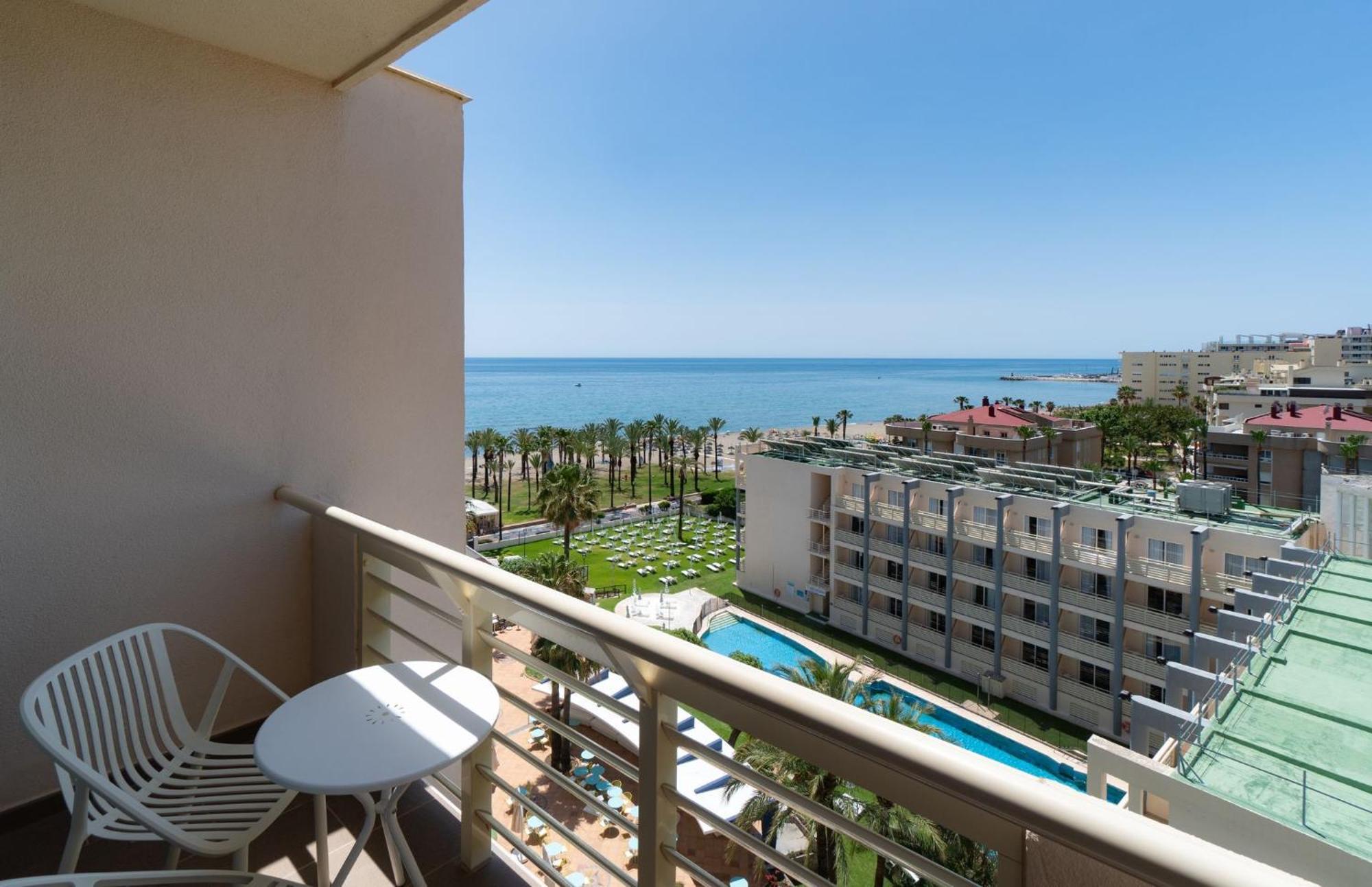 Superior Club Zimmer mit Poolblick (2 Erwachsene + 1 Kind)