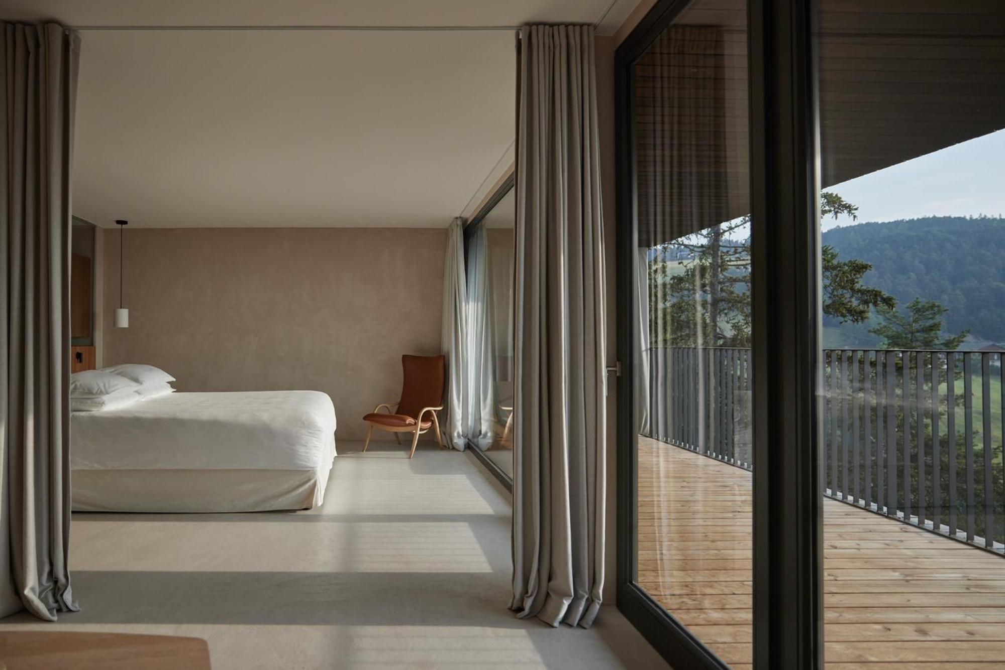 Deluxe Suite mit Kingsize-Bett und Bergblick