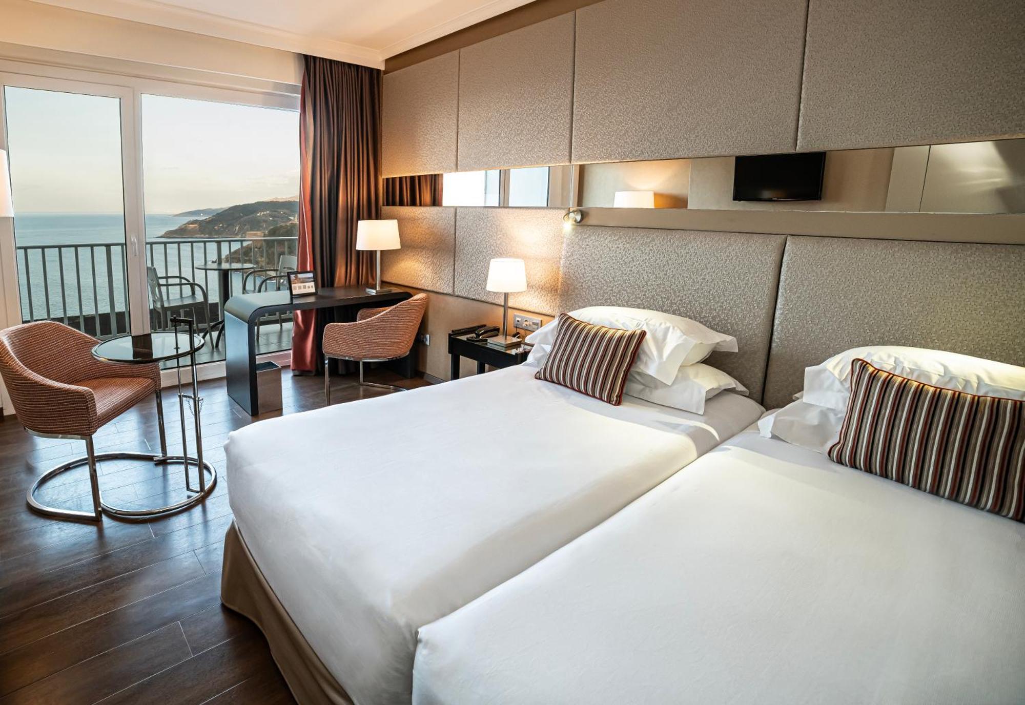 Privilege Zweibett- oder Doppelzimmer mit Balkon und Meerblick