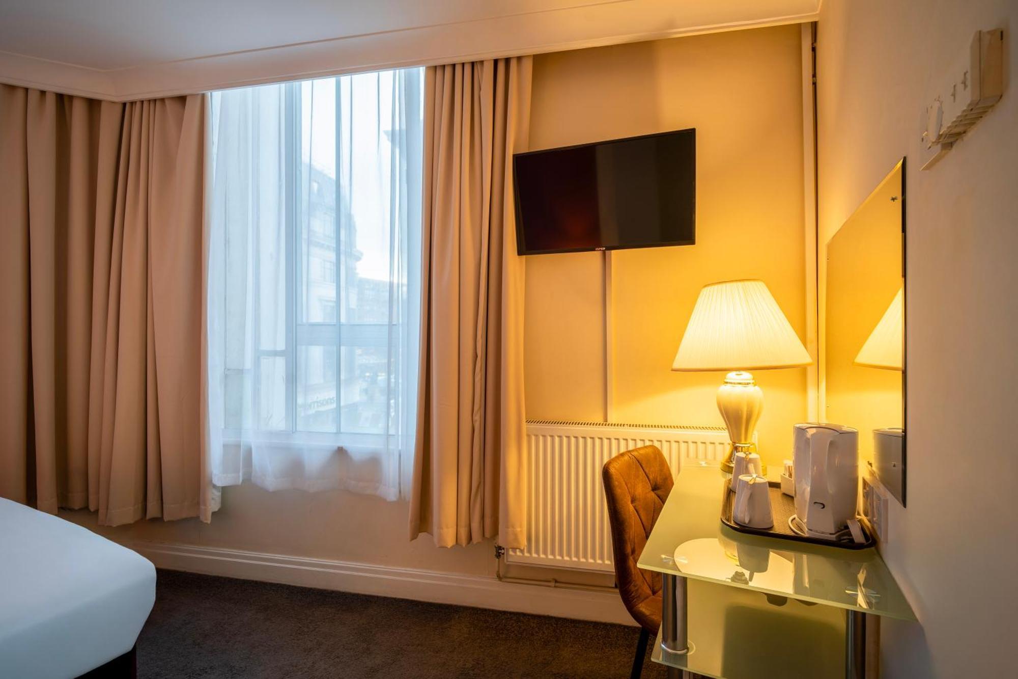 Twin Room,1642308215:JPEG