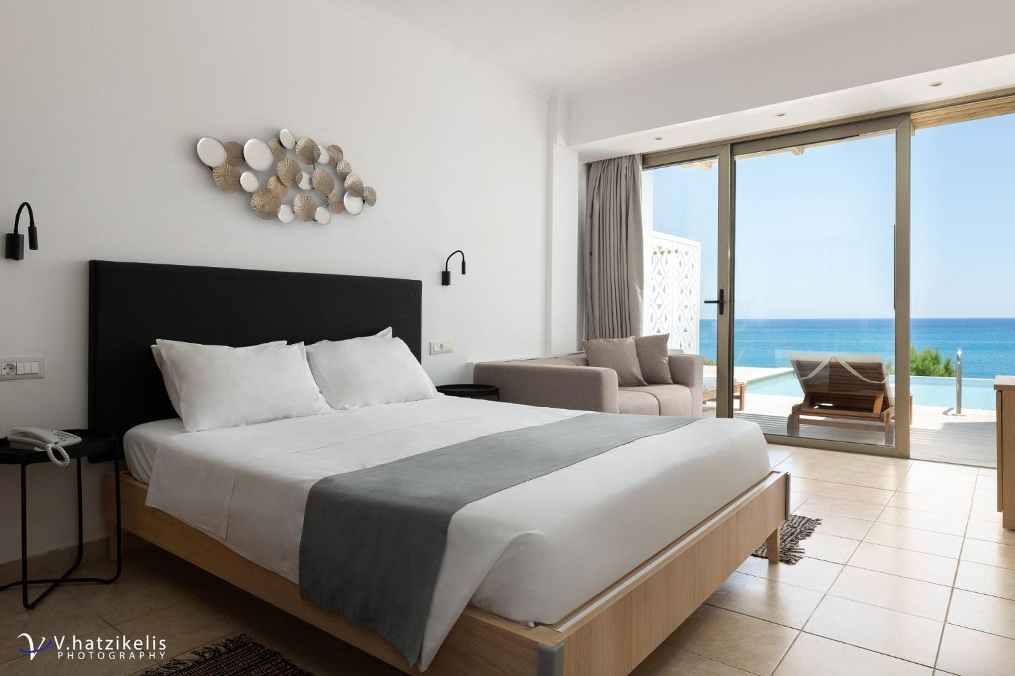 Double Deluxe Swim up Front Sea View
