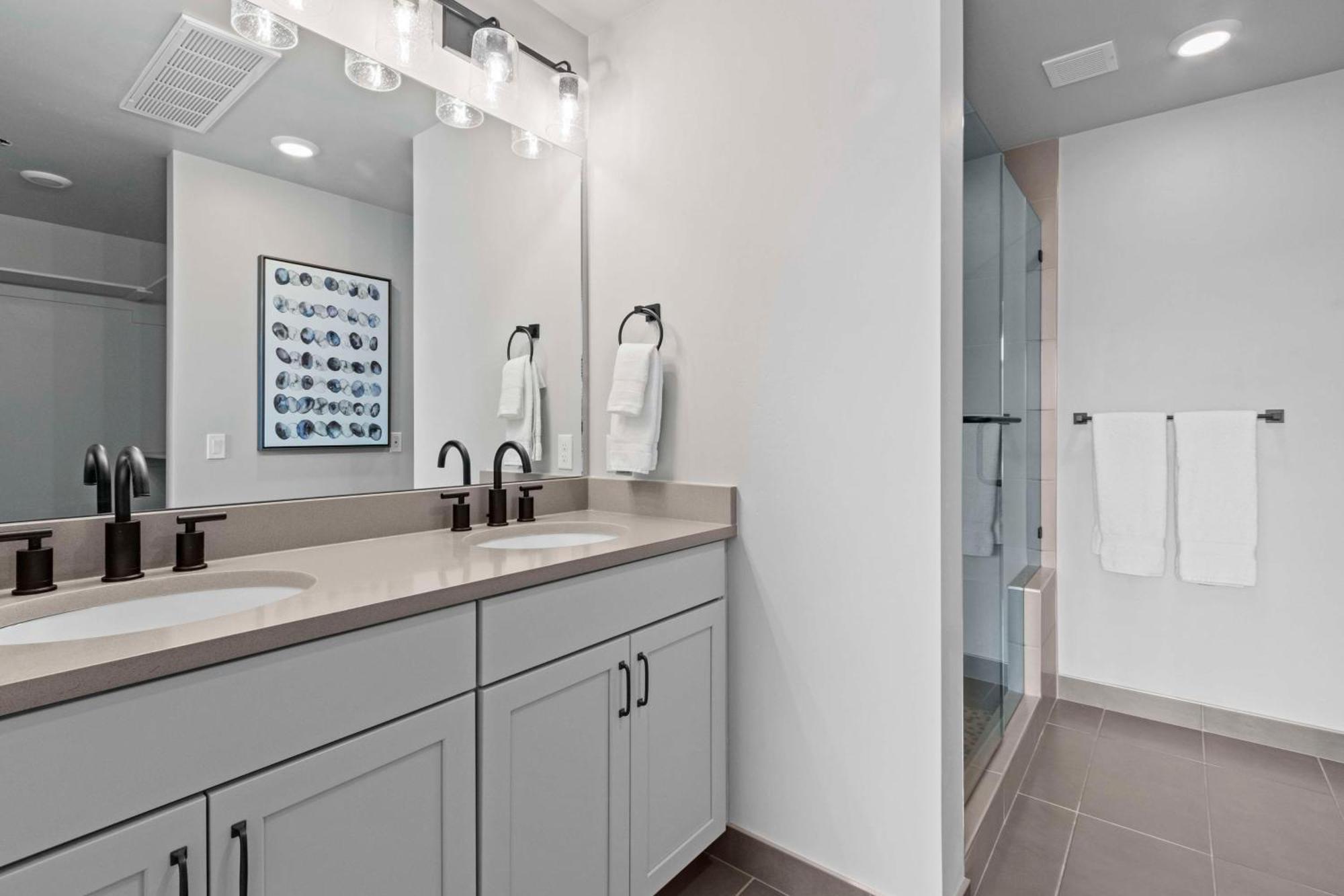 Two-Bedroom Mountain View Luxury Suite - 2 Queens, 1 King, Sofa Sleeper