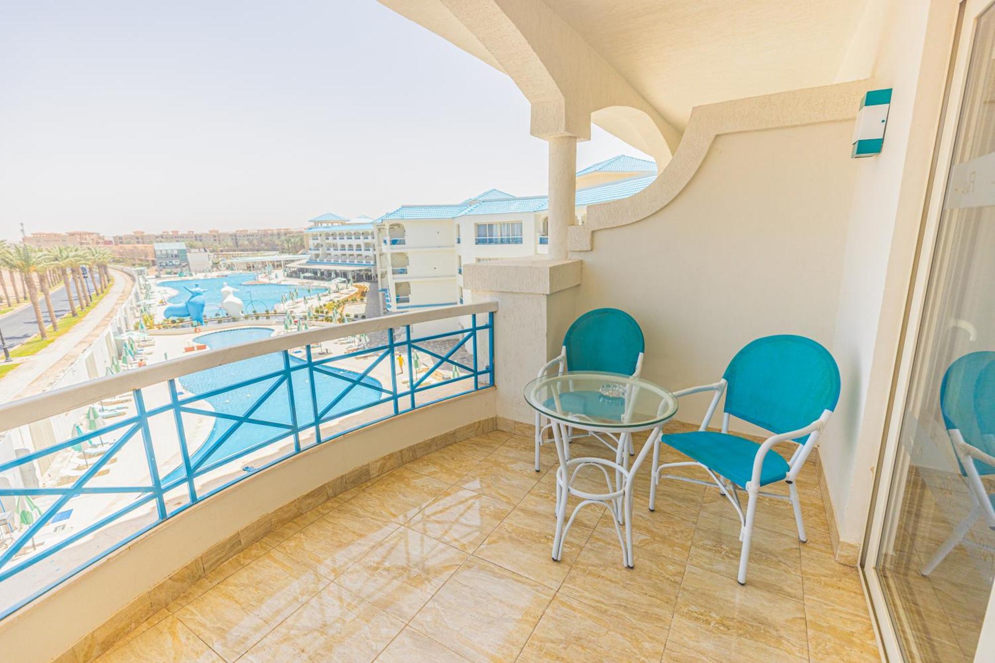 Familiensuite mit Poolblick oder seitlichem Meerblick