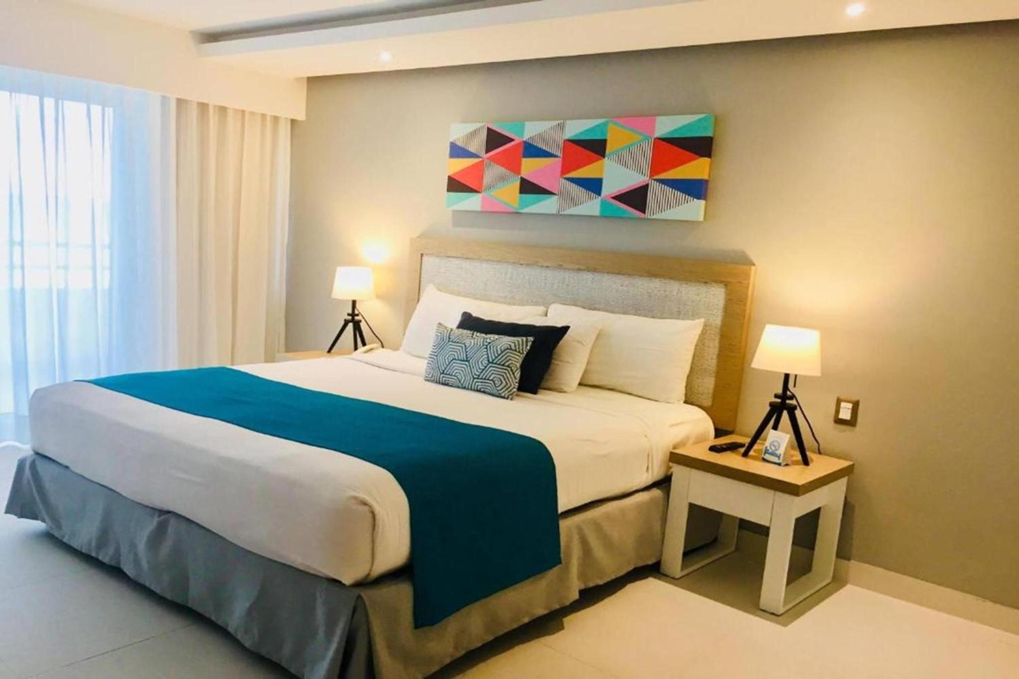 Deluxe King Room with Garden View and Balcony - Non-Smoking