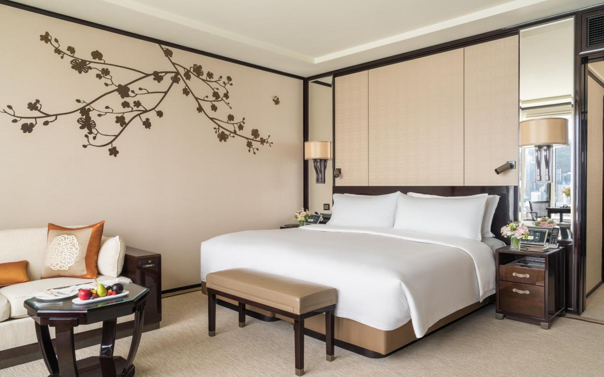 Grand Deluxe Zimmer mit Kingsize-Bett und Hafenblick
