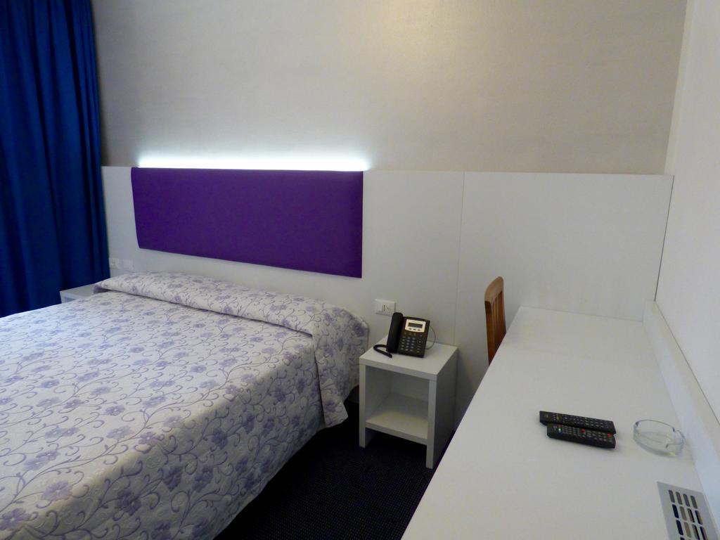 Doppelzimmer mit seitlichem Meerblick