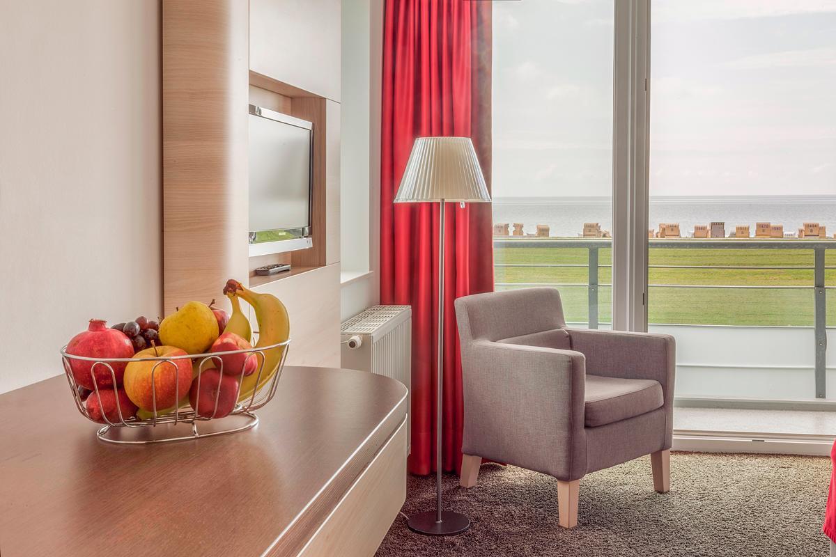Doppelzimmer mit Balkon und Meerblick