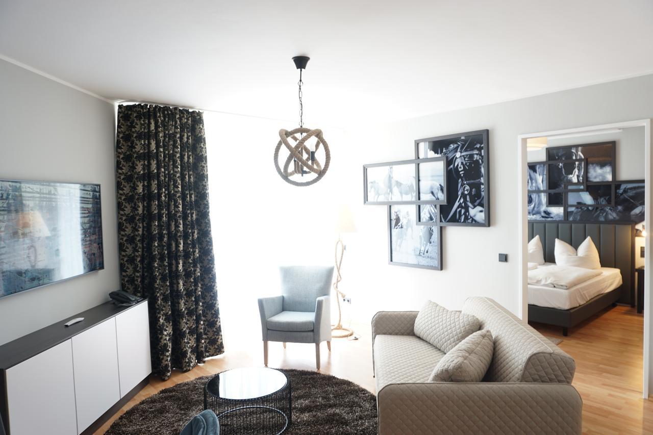 Executive Suite,696808089:JPEG
