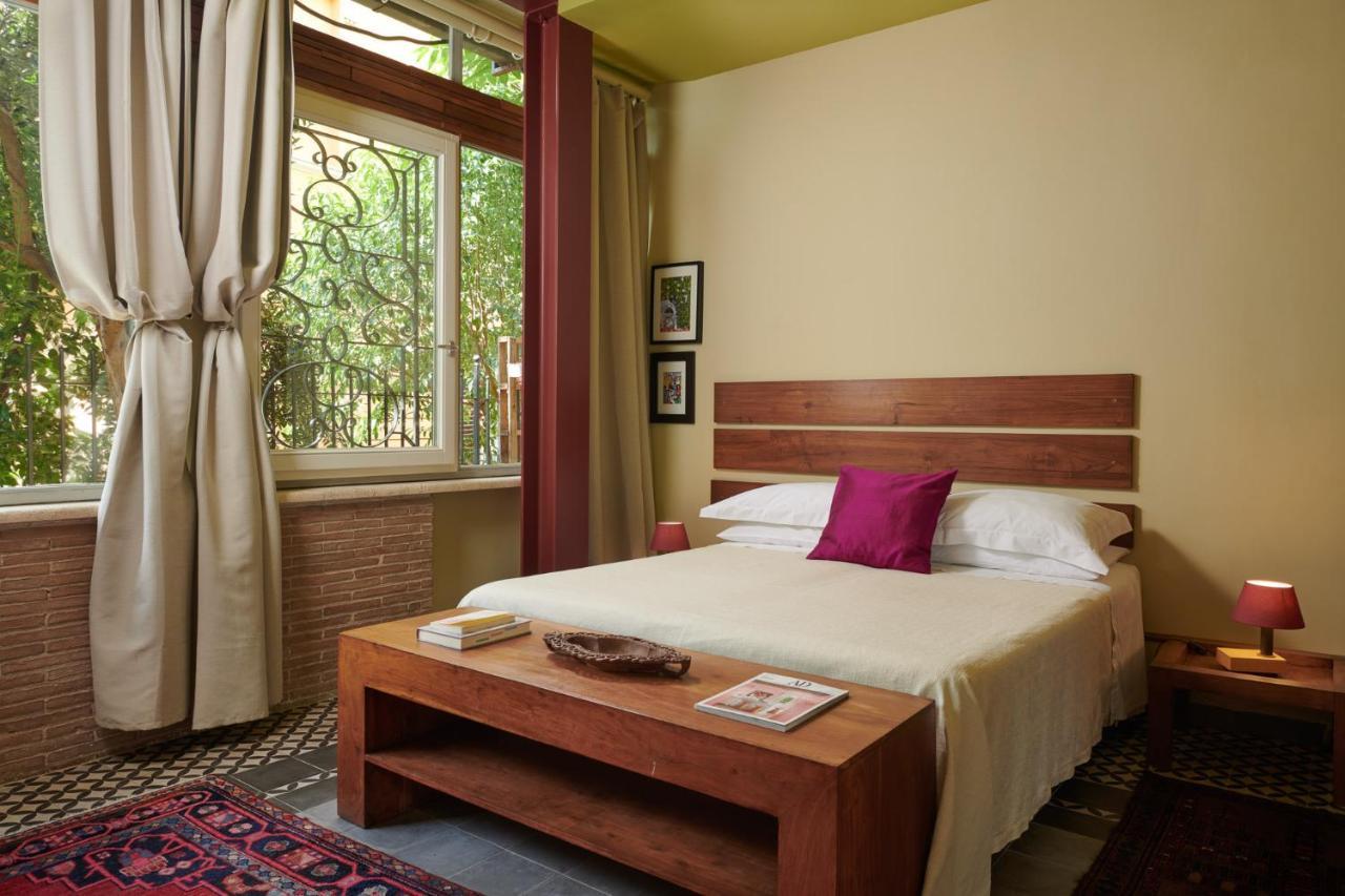 Zimmer mit Queensize-Bett und Gartenblick