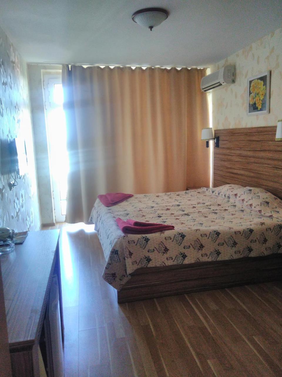 Doppelzimmer (2 Erwachsene + 1 Kind)