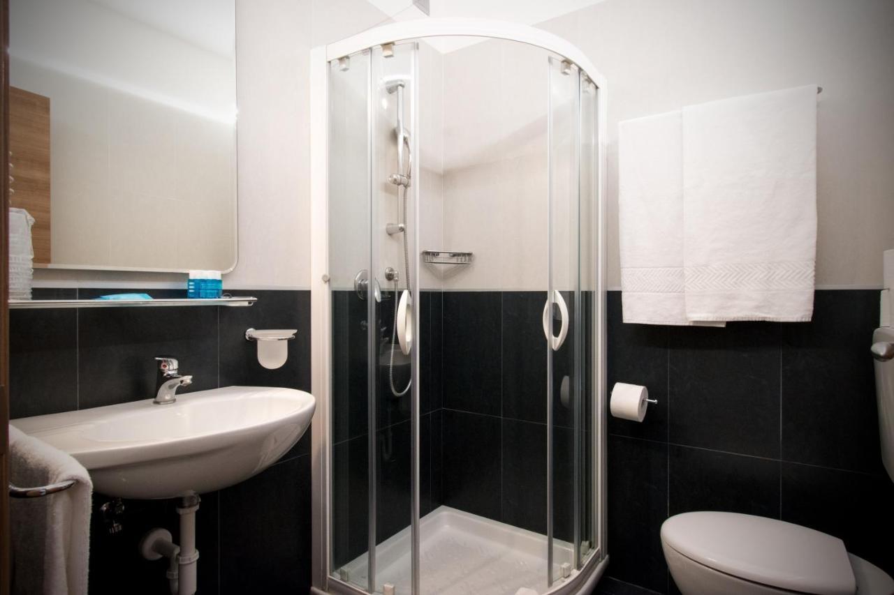 Dreibettzimmer mit direktem Meerblick