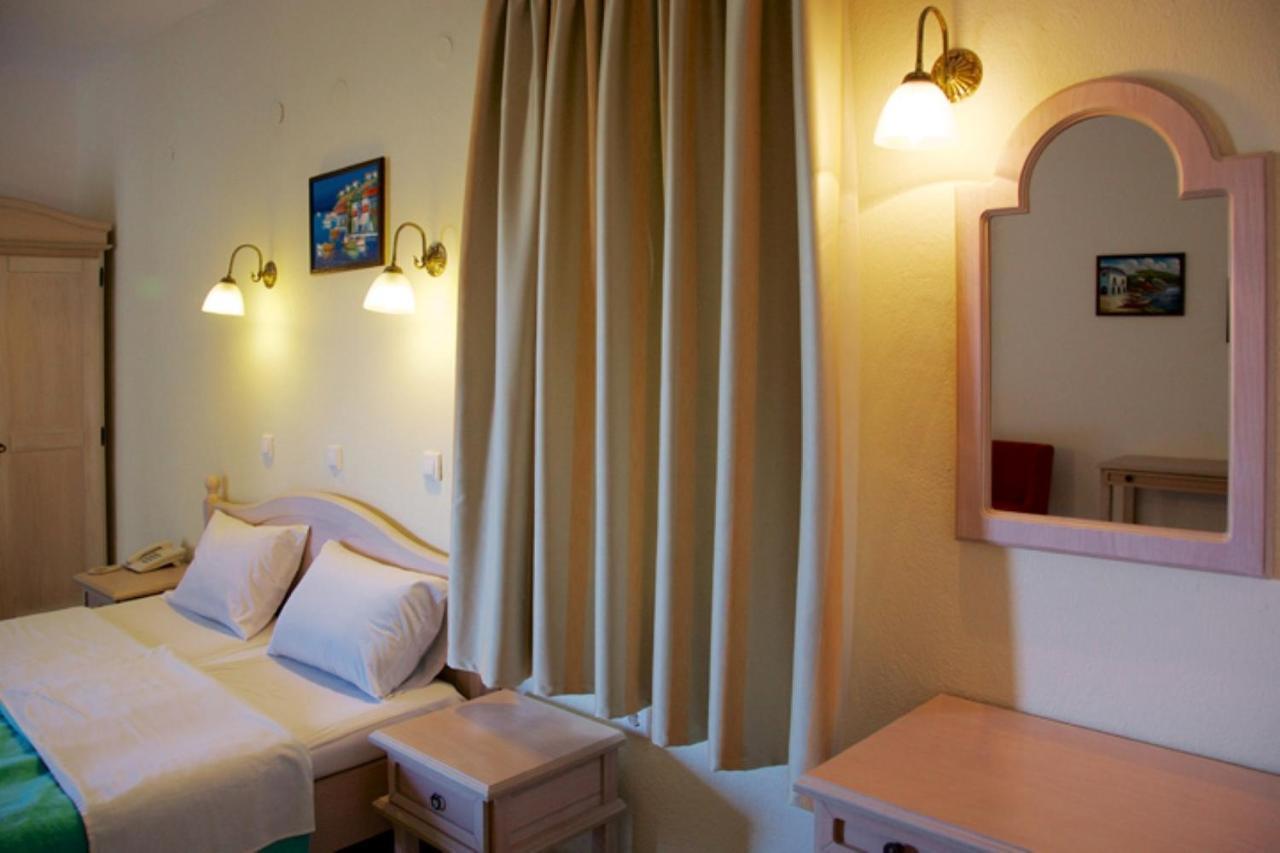 Superior Family Room,830919878:JPEG