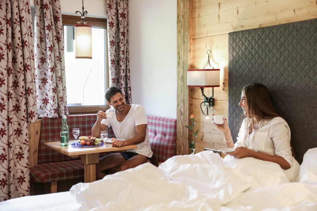 Double Room,1438106683:JPEG