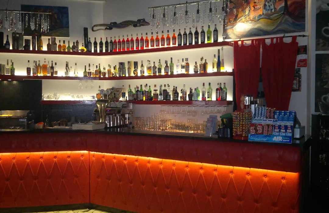 Hotel Amalfi & Restaurant Karaoke Bar-1