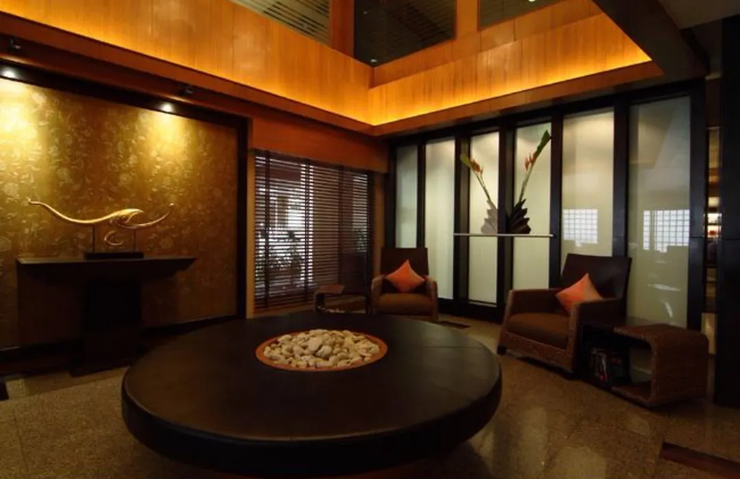 Rose Hotel-1