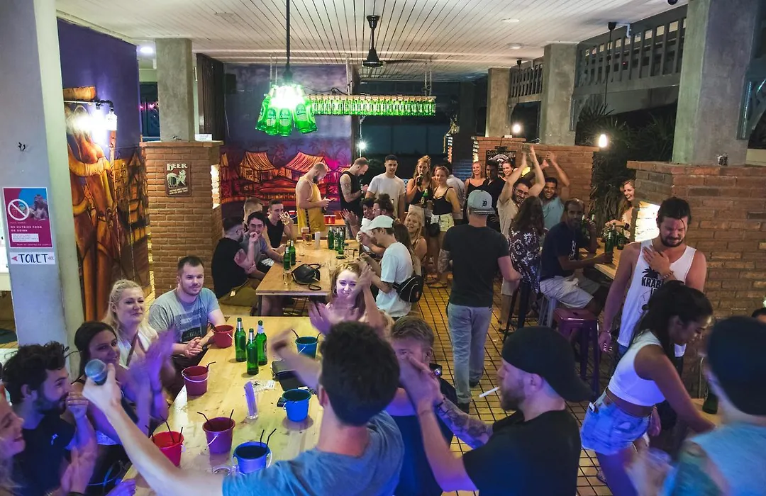 Mad Monkey Hostel Bangkok-1