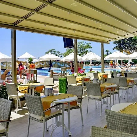 Azura Deluxe Resort & Spa-3
