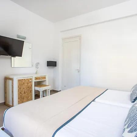 Tinas Plus Hotel-2