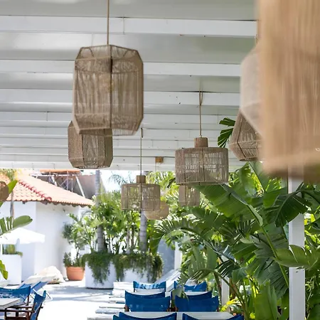Tinas Plus Hotel-3
