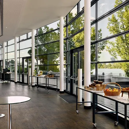 Hilton Vienna Waterfront-3