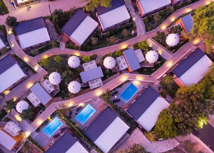 : Medora Orbis Mobile Homes & Glamping