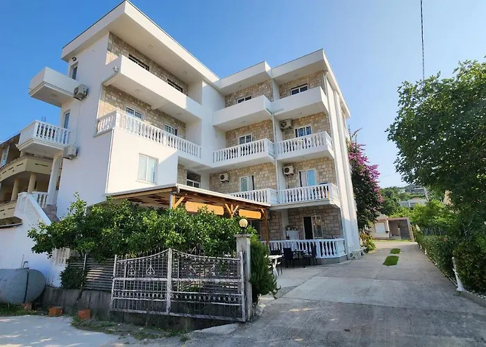 Apartments Cota Guesthouse