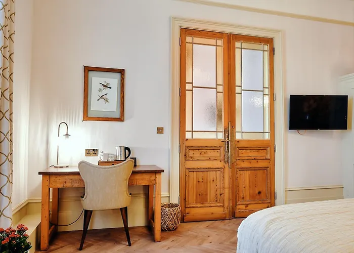 Black Lion Pub & Boutique Guesthouse