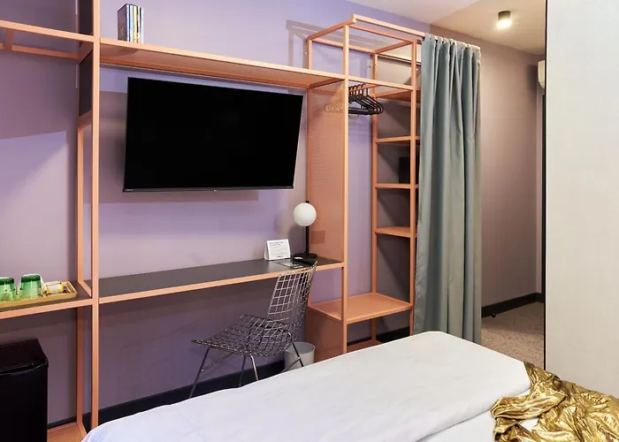 Stay Swanky Bed & Breakfast