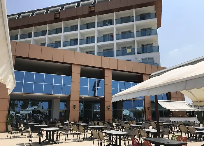 Hotel: Throne Beach Resort & Spa