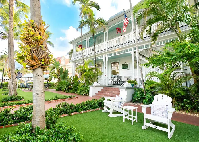 Southernmost Point Guest House&Garden Bar