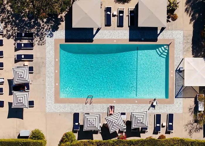 Luxe Sunset Boulevard Hotel