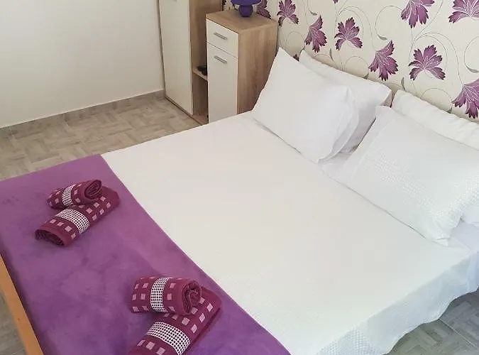 Bestie House